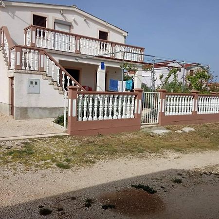 Apartman Borosa Vir Luaran gambar