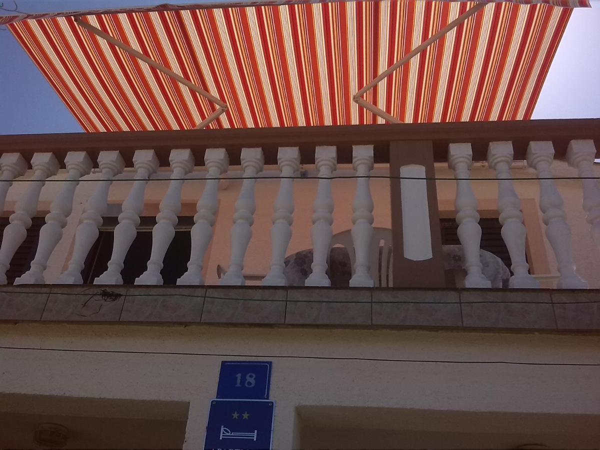 Apartman Borosa Vir Luaran gambar