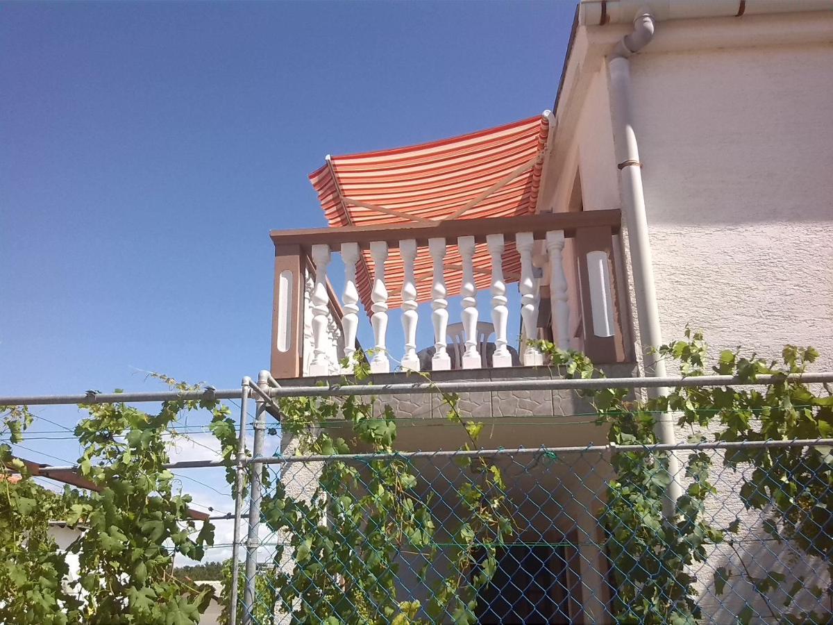 Apartman Borosa Vir Luaran gambar
