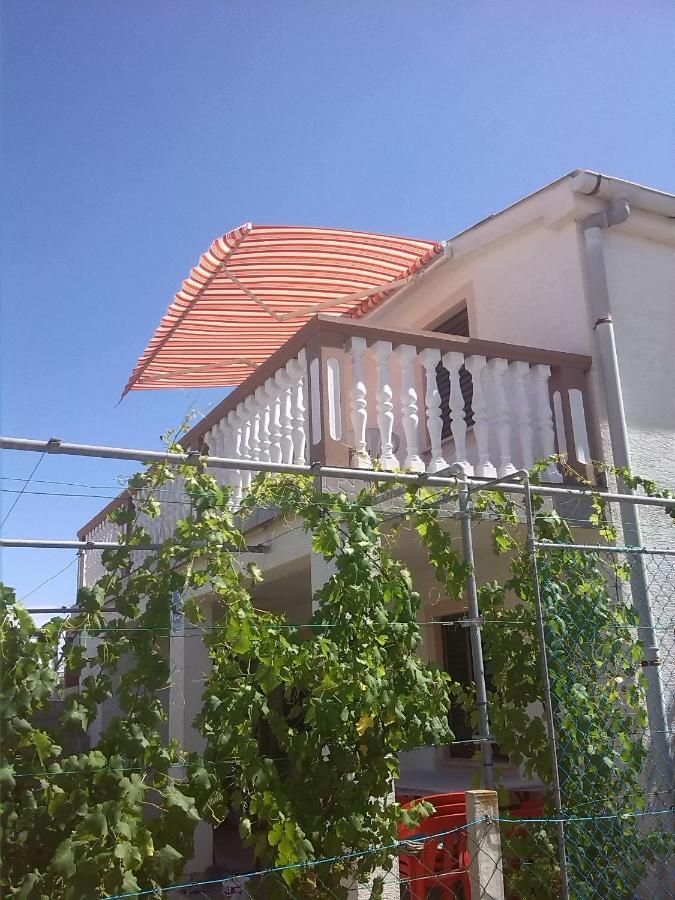 Apartman Borosa Vir Luaran gambar
