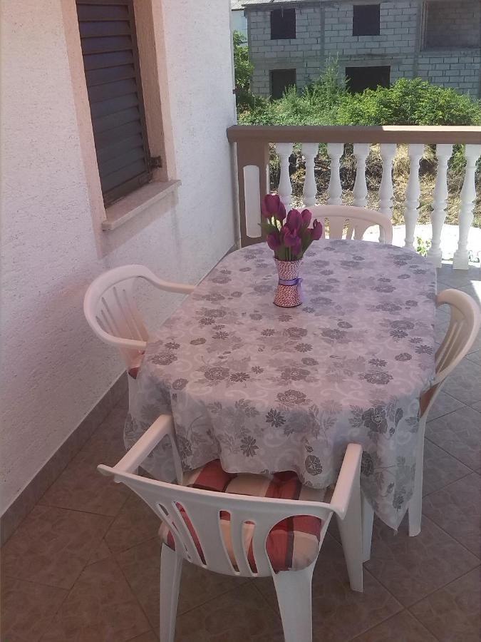 Apartman Borosa Vir Luaran gambar