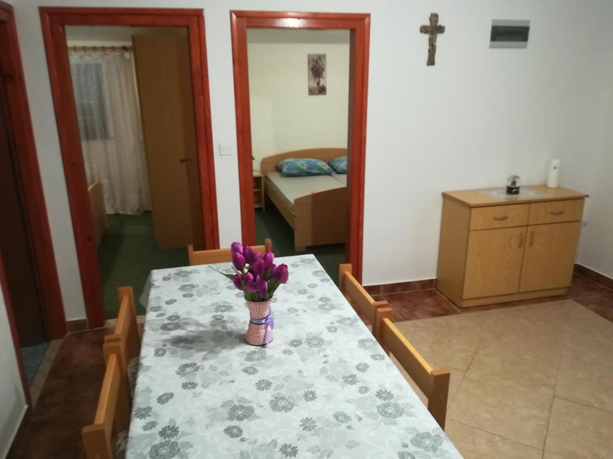 Apartman Borosa Vir Luaran gambar