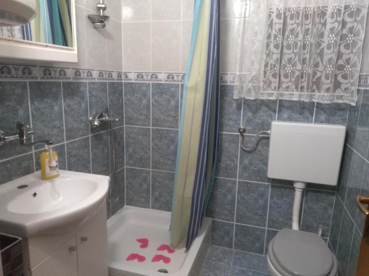Apartman Borosa Vir Luaran gambar