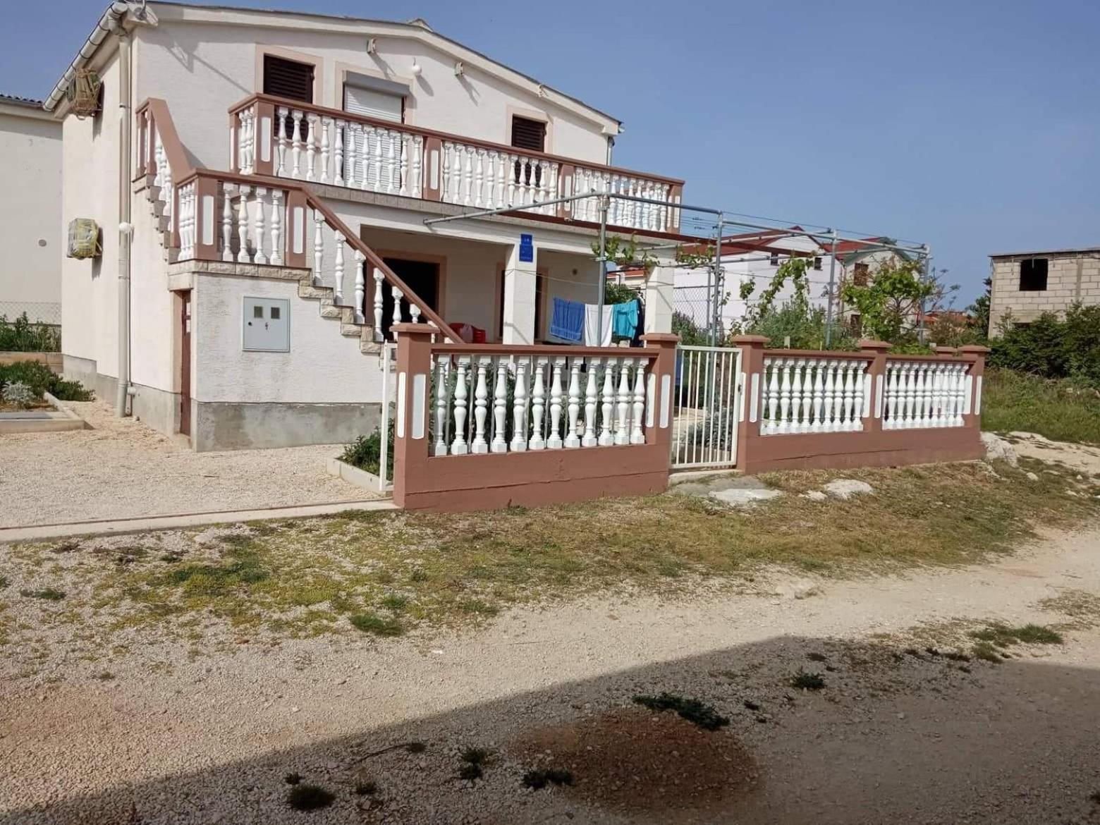 Apartman Borosa Vir Luaran gambar